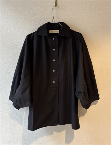 Jan Machenhauer Nina Poplin Black